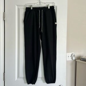 Vuori like new black joggers size S Small